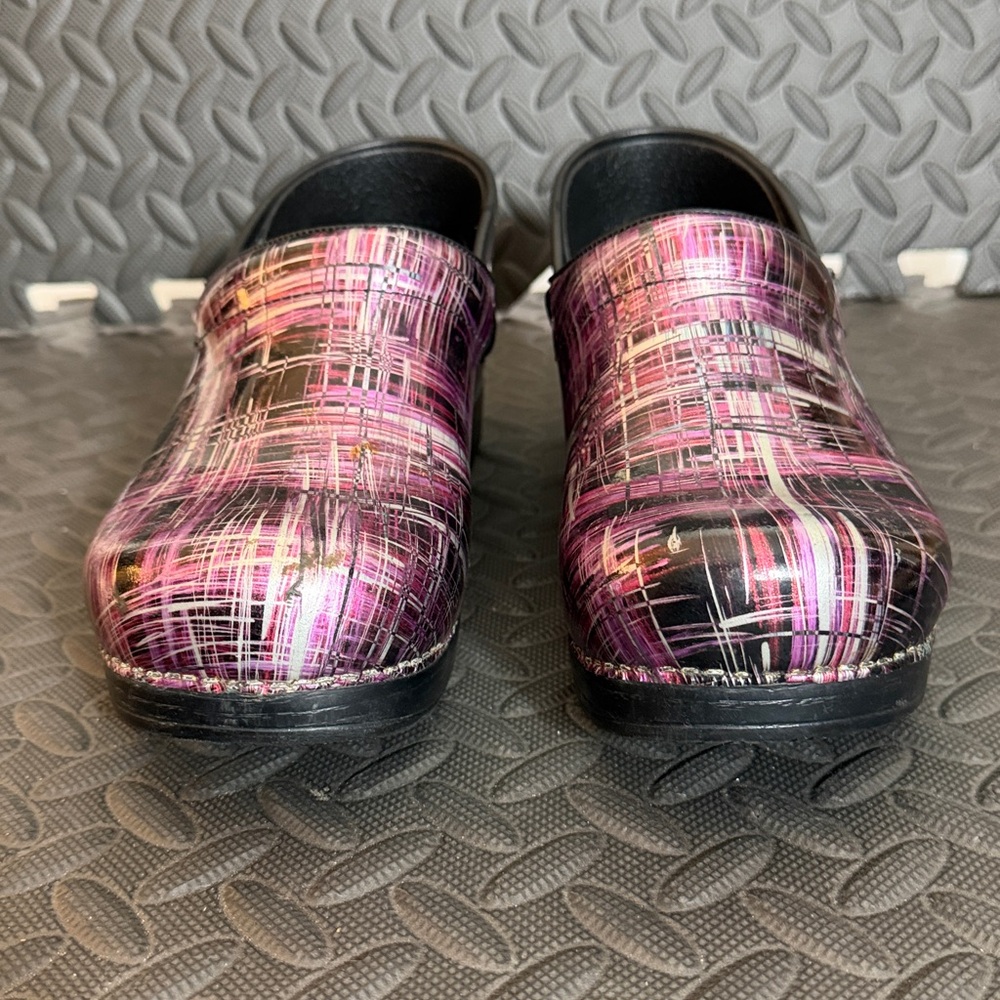 Dansko Clogs Purple Multi Color Crosshatch pattern comfort shoes Women Size 40 - Picture 4 of 8